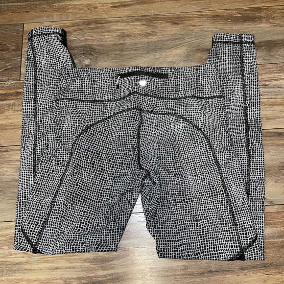 Lululemon Reflective Leggings - Picture 2 of 5